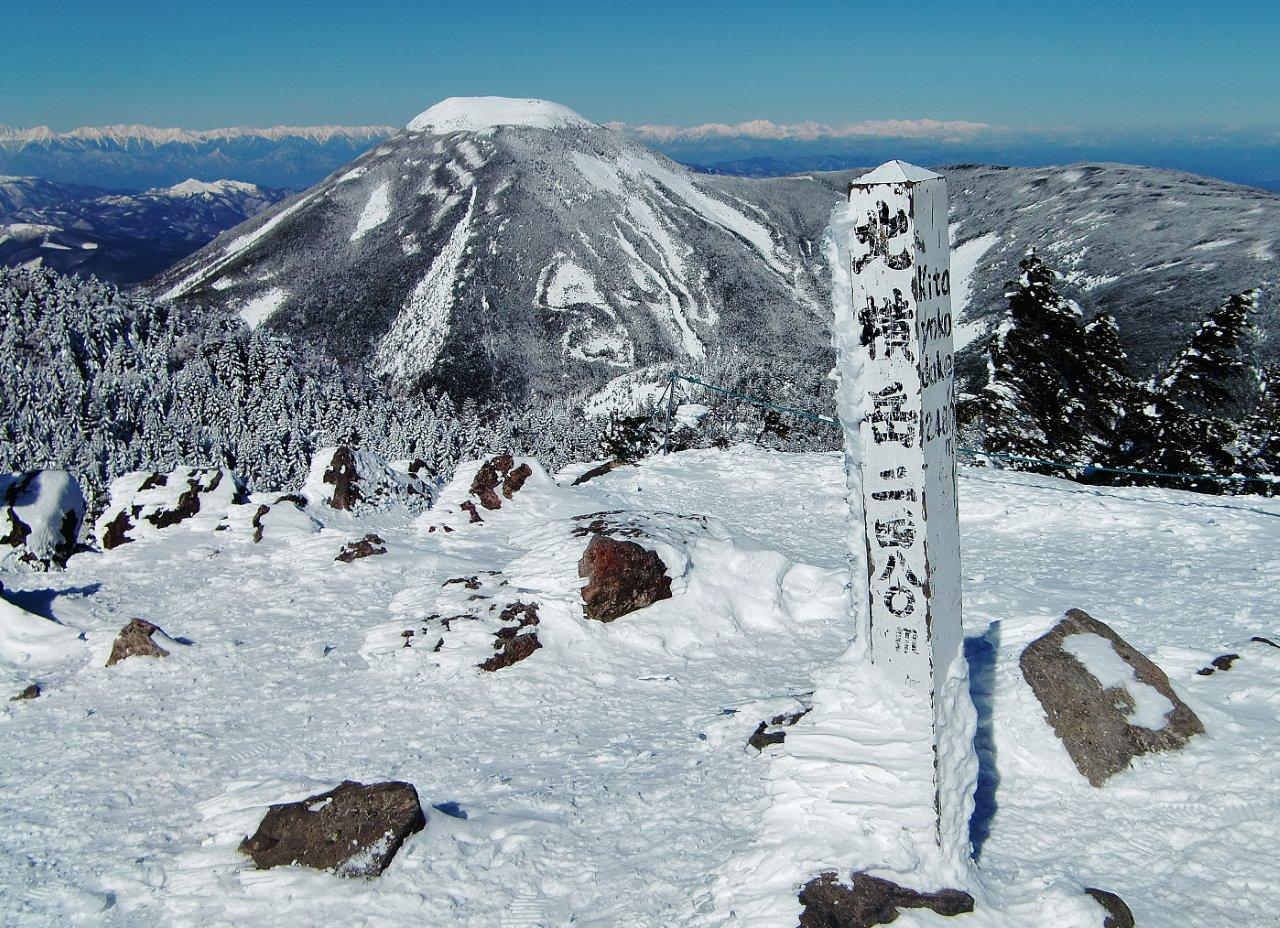 北横岳 の深雪に埋もれた 登山者 119 １００迷山探しの てくてく山歩き